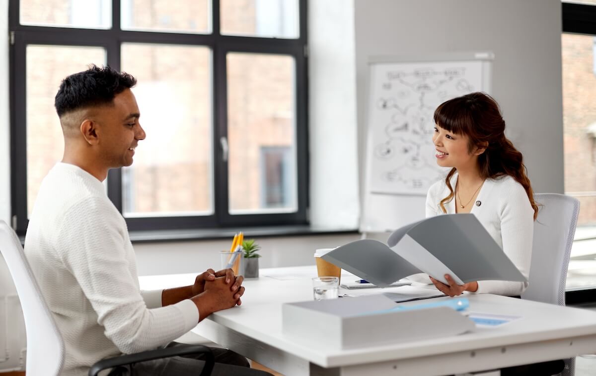 HR manager meets with job applicant