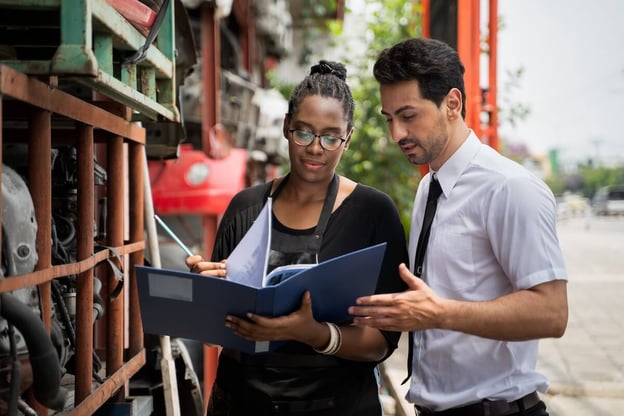 Investigation management software: 2 colleagues reviewing a document together