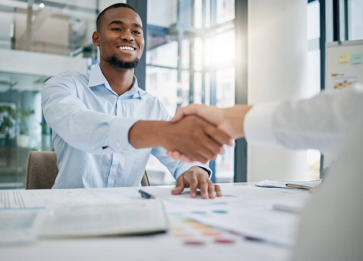 HR employee shaking hands with an applicant