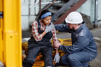 Claims reporting: foreman helping an injured co-worker