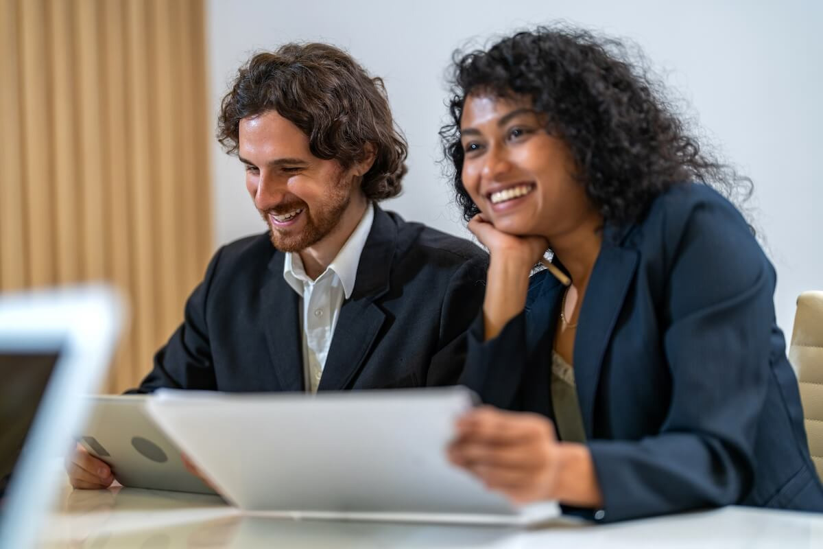 Benefits of AI in HR: two colleagues using their tablets