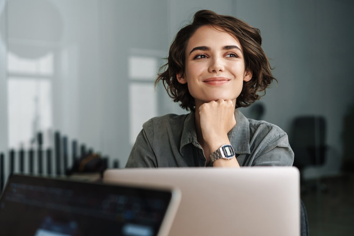 Entrepreneur happily resting her chin on her hand