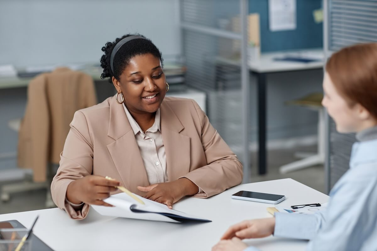 Non FMLA medical leave: HR staff talking to an employee