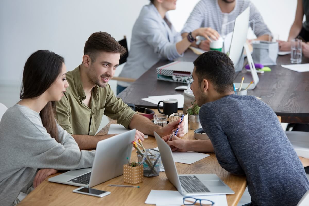 Employee relationship management tools: 3 employees brainstorming in their office