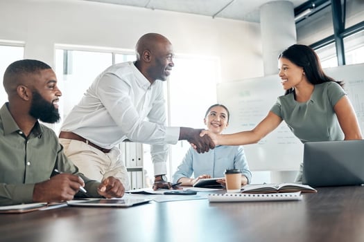 Employee relationship management tools: employees shaking hands