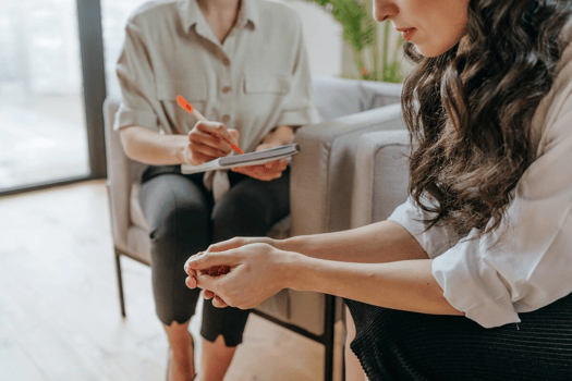 Mental health FMLA: woman talking to a psychiatrist